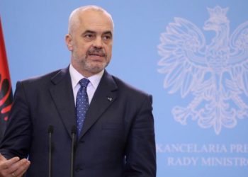 Rama nxjerr SMS-të me qytetarin që i kërkonte ndihmë: Ndihem i turpëruar që s’kam votuar kurrë për ty