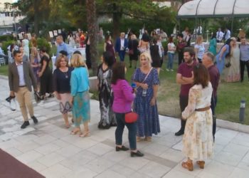 Historitë e suksesit rrëfehen përmes portreteve, 121 foto në ekspozitën e shqiptarisë