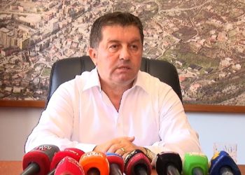 Fran Frrokaj lëshon zyrën në paqe: S’më shkon në mënd të bëj protesta, nga Basha presim një ‘plan B’