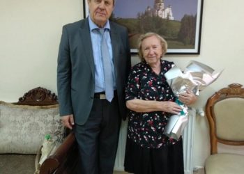 Dekorohet gruaja ruse që jetoi gjithë jetën në Patos, e martuar me një kolonel shqiptar