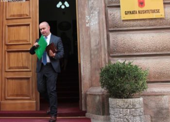 Bllokohet përkohësisht Kushtetuesja prej vendimit të Gjykatës së Apelit Administrativ