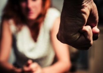 Librazhd, 41-vjecari nuk pyet për Urdhrin e Mbrojtjes, dhunon bashkëshorten në banesë