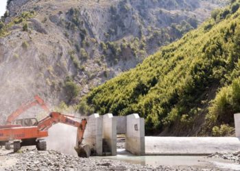 “Ju lutem vetëm pak durim”, Rama reagon për shembjen e HEC-it: Dhamë fjalën publikisht që nuk do ndërtohej