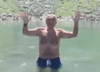VIDEO / Pushimet e Metës, lahet në liqenin 2180 metra mbi nivelin e detit
