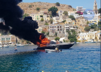VIDEO/ Zjarri përfshin jahtin në Greqi