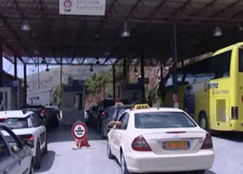 Fluks i lartë turistësh në pikat kufitare të Kapshticës dhe Qafë-Thanës