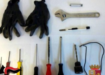 Grabisnin të njëjtin pikë karburanti që prej korrikut, policia arreston ‘kusarët” në Itali