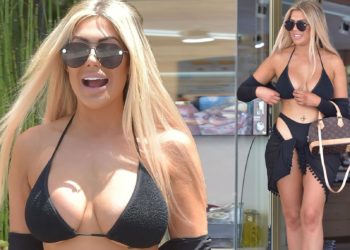 FOTO/ Chloe Ferry ‘djeg’ Ibizën, me bikini të zi në dyqanet dhe rrugët e ishullit