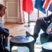 ‘Çmendet’ kryeministri britanik, vendos këmbën mbi tavolinë në takimin me Macron
