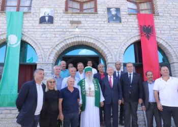 Pelegrinazh me kreun e opozitës turke, Meta “mesazh të koduar” për Erdogan