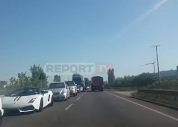 Nga ‘Lamborghini’ te ‘Range Rover’/ Vorë-Fushë Krujë kthehet në makth për shoferët, trafiku 15 km