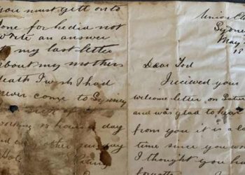 Nën dysheme gjejnë letrën e shkruar para 125 vitesh, i kthehet familjes së personit që e shkroi