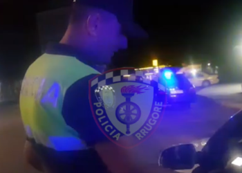 VIDEO/ Të dehur dhe pa patentë, policia arreston 12 shoferë në Lezhë