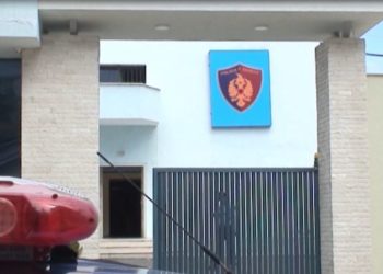 Ish-komando tentoi të grabisë bankën në Librazhd, arrestohet nga policia
