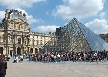 Turistët “pushtojnë” Parisin, Franca vendos një rekord të ri