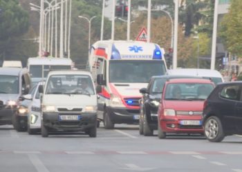 Sigurojnë makinat, por jo shëndetin dhe jetën! E kush tjetër, shqiptarët