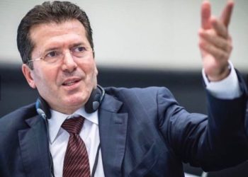 Kur Fatmir Mediu shenjohej si “ministri fluturues”