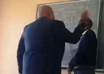 VIDEO/ Skandal, nxënësit mbajnë radhë për t’u rrahur paq