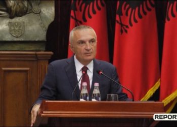 Presidenti Meta i bën apel politikës për Bajram: Lërini interesat personale, dialog për të mirën e kombit