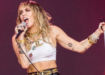 Këngëtarja Miley Cyrus shtrohet në një klinikë psikiatrike