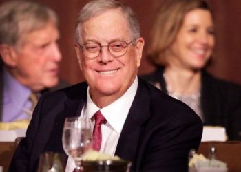 FOTO/ Vdes në moshën 79-vjeçare një nga njerëzit më të pasur të botës dhe me ndikim të gjerë