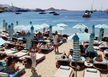FOTO/ Supermodele, jahte, shampanjë e shtrenjtë dhe festa të çmendura, ky është ishulli Mykonos