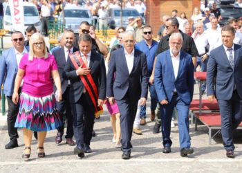 Frrokaj ia lë stafetën kryetarit të ri, betohet Pjerin Ndreu: Është një peshë e rëndë, njerëzit presin shumë nga ne