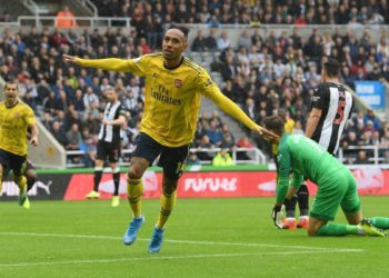 Arsenal feston, VAR i mohon fitoren Cutrones