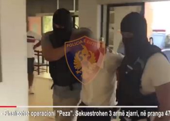 VIDEO/ Arrestohet 47-vjeçari nga Peza, policia i sekuestron kallash, pushkë, pistoletë e fishekë
