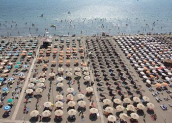 “Çlirohen” 2800 metra plazh në Shëngjin, nën hetim 7 biznesmenë