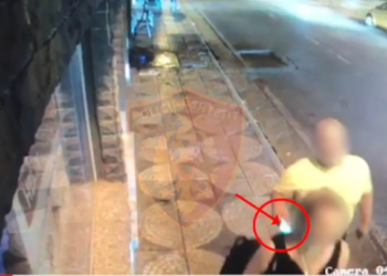 VIDEO/ Euro, bizhuteri, celularë, pranga hajdutëve në Tiranë, ja si i vjedh vajzës telefonin te “Myslym Shyri”