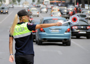 Qarkullonte me patentë false, pranga shoferit të autobusit në kryeqytet