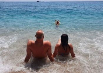 Me gruan dhe djalin në breg, Rama publikon foton nga pushimet