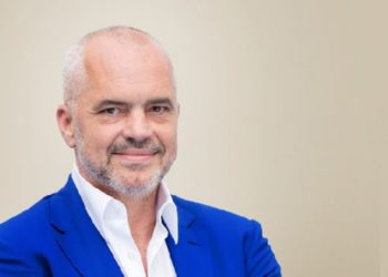 Berat/E zvarritën qytetarin për 15 vite, Rama lajmëron shkarkimin e zyrtarëve