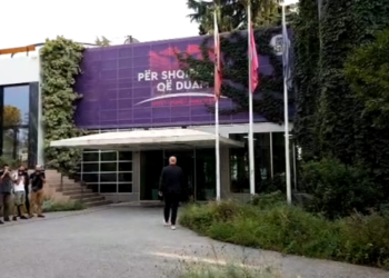 Rama mbërrin në mbledhjen e kryesisë së PS-së mjaft sportiv