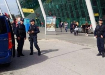 Arrestohen dy persona në Rinas, ishin në kërkim ndërkombëtar