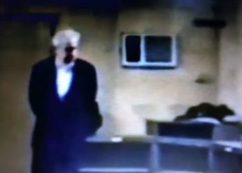 “Ecje nëpër dhomë dhe cigare”/ VIDEO e momenteve të fundit të Milosheviçit, para ekstradimit në Hagë