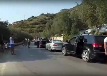Aksident në aksin Radhimë-Vlorë, plagosen dy persona, bllokohet rruga