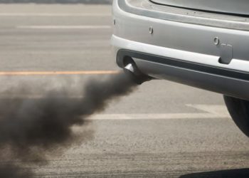 Denoncimet për makinat që nxjerrin tym apo kanë anomali! Drejtoria e Transportit: Reagoni me foto e video