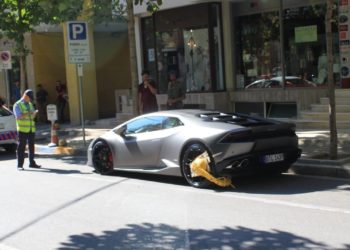 “Makina yll, parkimi fyll”, Veliaj mesazh pronarit të Lamborghinit: Parko atje ku lejohet