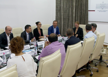 Biznesi kërkon kohë për faturat online, qeveria e gatshme për lëshime