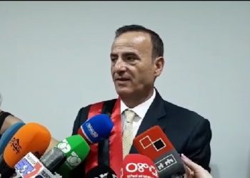 Ilir Xhankolli betohet pa incidente në Pogradec, kryetari në ikje: I kam shërbyer gjithkujt, pa dallime politike