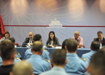 “Dialog me policët e rinj të Burgjeve”/ Ministrja Gjonaj: Procesi i rekrutimeve njohu veç meritokracinë!