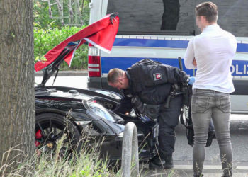 Policia gjermanë ndalon autokolonën e dasmorëve shqiptarë, u gjen drogë dhe gëzhoja armësh