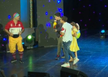 Aktori shkodran Sandër Ruçi rikthehet nga mërgimi me një shfaqje