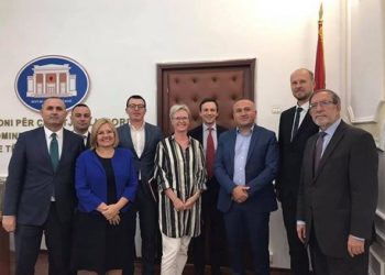 Çështja e pronave/ Ulsi Manja takohet me delegacionin e “Venecias”