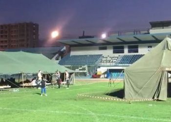 Mbrëmja i gjen banorët e Durrësit sërish jashtë