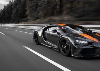 FOTO / Bugatti thyen rekordin e shpejtësisë, Chiron arrin mbi 490 km/orë