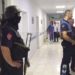 Fier/Nga sherri në lokal armët përcillen deri në spital, policia shoqëron disa qytetarë