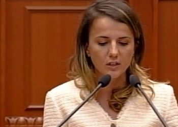 Rudina Hajdari shpall sfidën: Qytet në qytet për të ngritur të Djathtën shqiptare